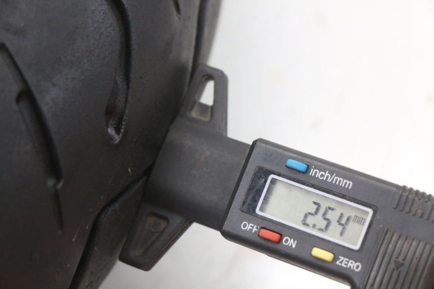 photo de OBRĘCZ PRZEDNIA HONDA FES PANTHEON 2T 125 (1998 - 2002) - Zbliżenie komponentów