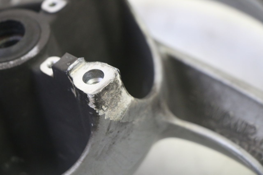 photo de OBRĘCZ PRZEDNIA HONDA FES S-WING SWING ABS 125 (2007 - 2015) - Szczegóły charakterystyczne