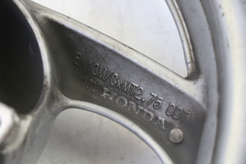 photo de OBRĘCZ PRZEDNIA HONDA FES S-WING SWING ABS 125 (2007 - 2015) - Zbliżenie komponentów