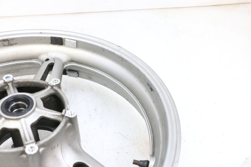 photo de OBRĘCZ PRZEDNIA YAMAHA FJR ABS 1300 (2006 - 2012) - Zbliżenie techniczne