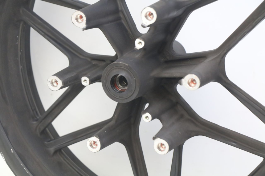 photo de OBRĘCZ PRZEDNIA HONDA FORZA 125 (2015 - 2016) - Zbliżenie komponentów