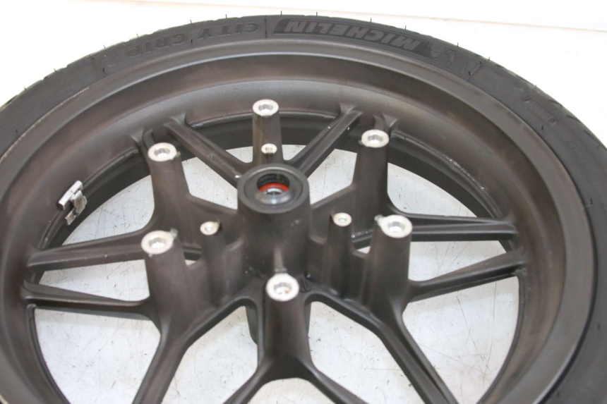 photo de OBRĘCZ PRZEDNIA HONDA FORZA 125 (2015 - 2016) - Zbliżenie techniczne