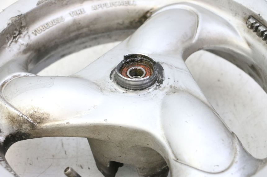 photo de OBRĘCZ PRZEDNIA KYMCO GRAND DINK 125 (2002 - 2007) - Widok z bliska