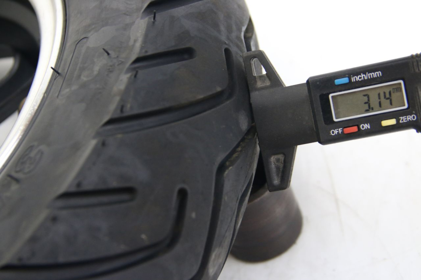 photo de OBRĘCZ PRZEDNIA JM MOTORS GT LINE 4T 50 (2021 - 2023) - Zoom stanu zużycia