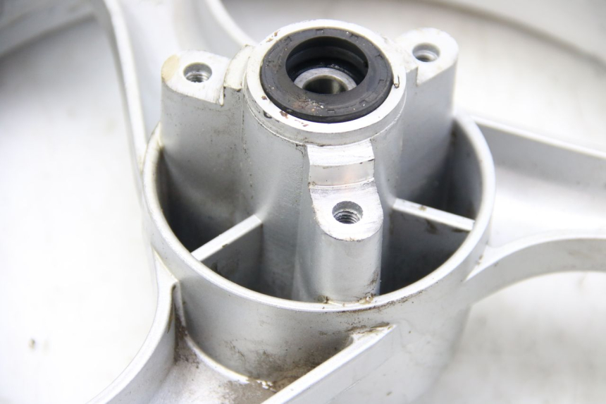 photo de OBRĘCZ PRZEDNIA REVATTO IMPERATOR 125 (2007 - 2015) - Struktura - zbliżenie