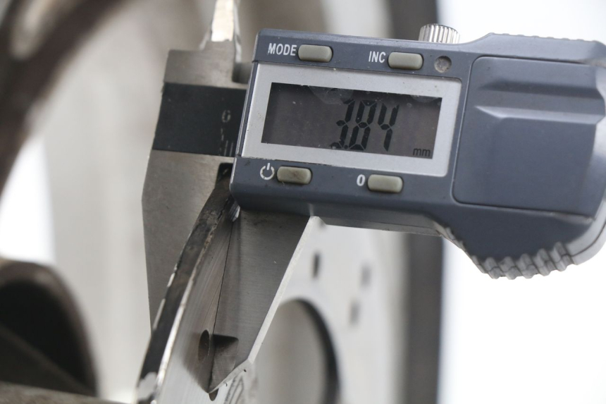 photo de OBRĘCZ PRZEDNIA PEUGEOT KISBEE 4T 50 (2010 - 2017) - Zoom stanu zużycia