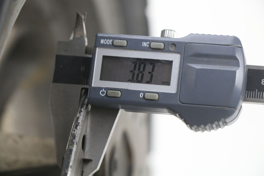 photo de OBRĘCZ PRZEDNIA KYMCO LIKE 4T 50 (2009 - 2018) - Zoom stanu zużycia