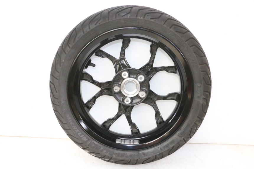 photo de OBRĘCZ PRZEDNIA PIAGGIO MP3 HPE 310 (2024 - 2025) - Szczegóły charakterystyczne