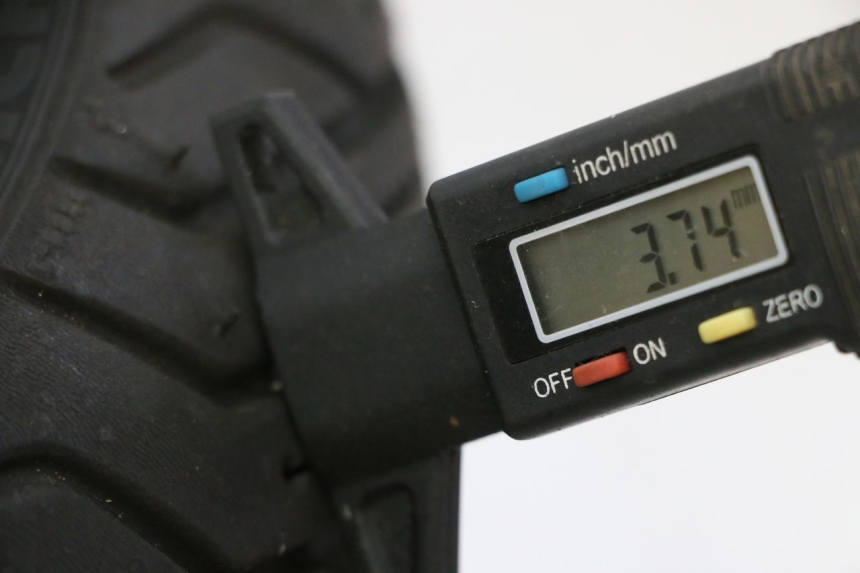 photo de OBRĘCZ PRZEDNIA PIAGGIO MP3 HPE 310 (2024 - 2025) - Zoom stanu zużycia