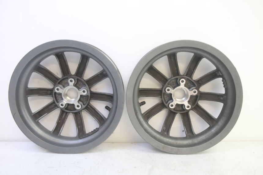 photo de OBRĘCZ PRZEDNIA PIAGGIO MP3 LT 400 (2007 - 2012) - Zbliżenie komponentów