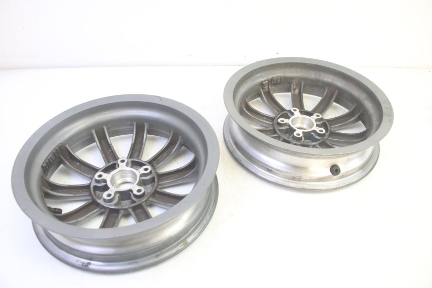 photo de OBRĘCZ PRZEDNIA PIAGGIO MP3 LT 400 (2007 - 2012) - Widok profilu