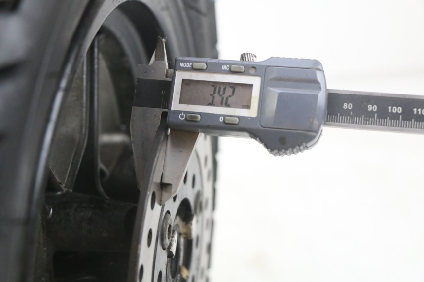 photo de OBRĘCZ PRZEDNIA TNT MOTOR ROMA 10' 2T 50 (2011 - 2018) - Zoom stanu zużycia