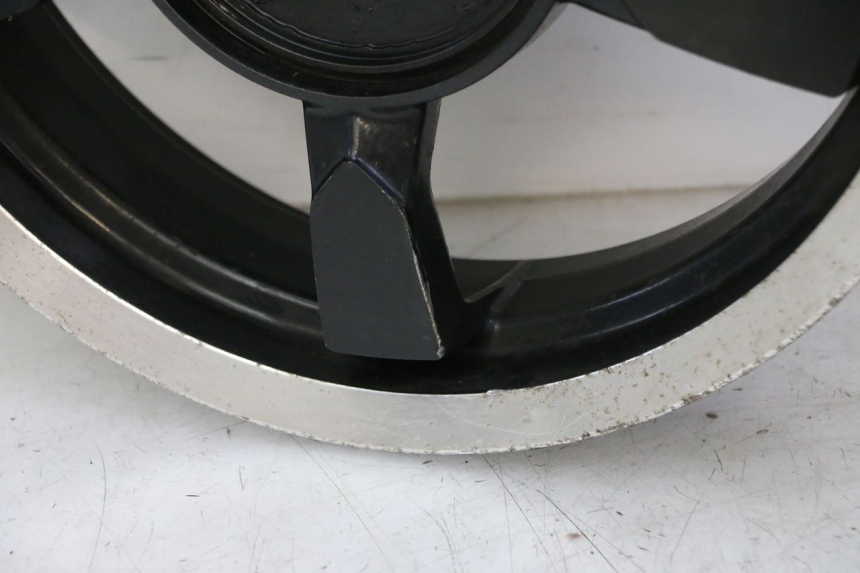 photo de OBRĘCZ PRZEDNIA PEUGEOT SATELIS 125 (2006 - 2009) - Szczegóły charakterystyczne