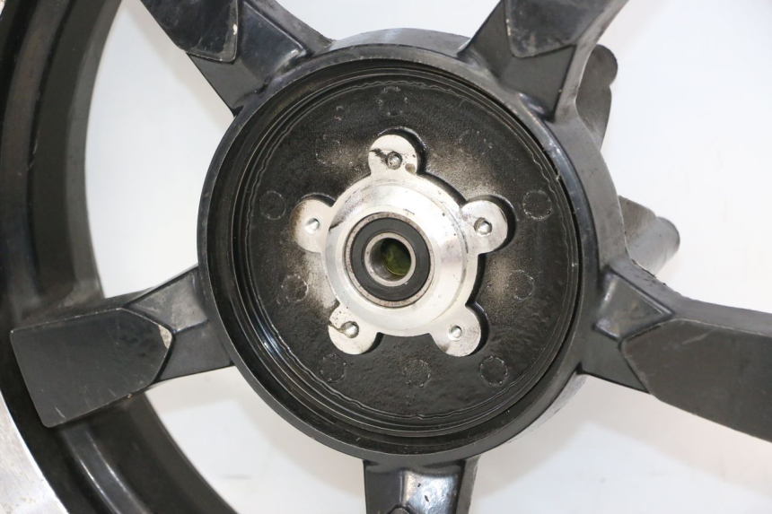 photo de OBRĘCZ PRZEDNIA PEUGEOT SATELIS 125 (2006 - 2009) - Struktura - zbliżenie