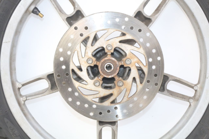 photo de OBRĘCZ PRZEDNIA APRILIA SCARABEO 100 (2003 - 2012) - Widok z bliska