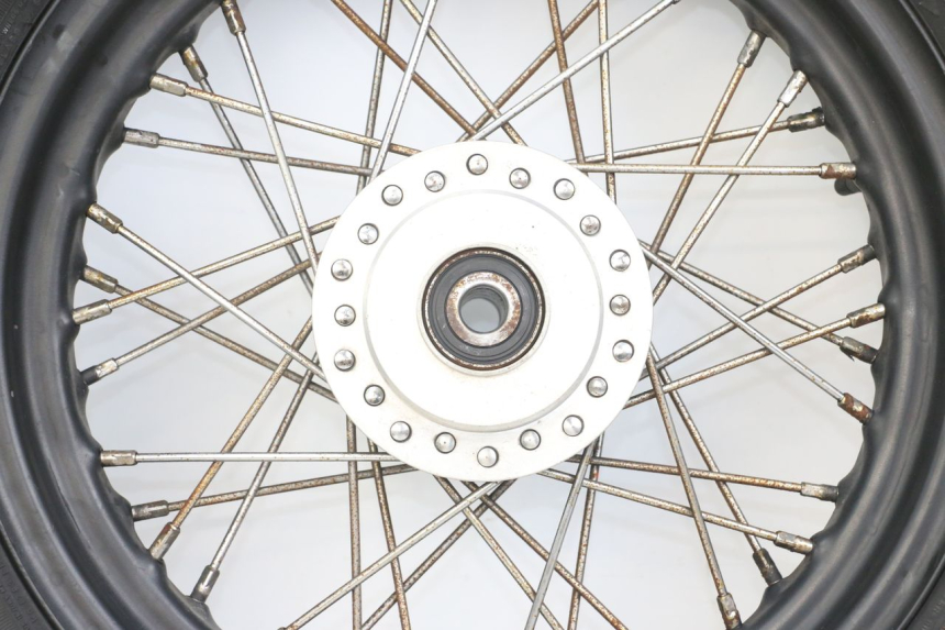 photo de OBRĘCZ PRZEDNIA HARLEY DAVIDSON SPORTSTER XL CUSTOM 1200 (2003 - 2004) - Zbliżenie komponentów