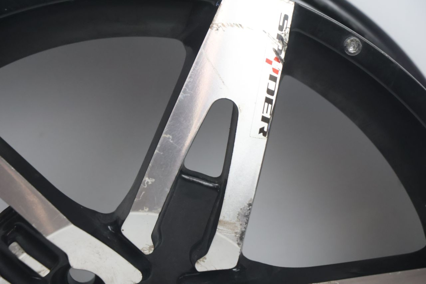 photo de OBRĘCZ PRZEDNIA CAN-AM SPYDER RS 1000 (2008 - 2012) - Zbliżenie techniczne