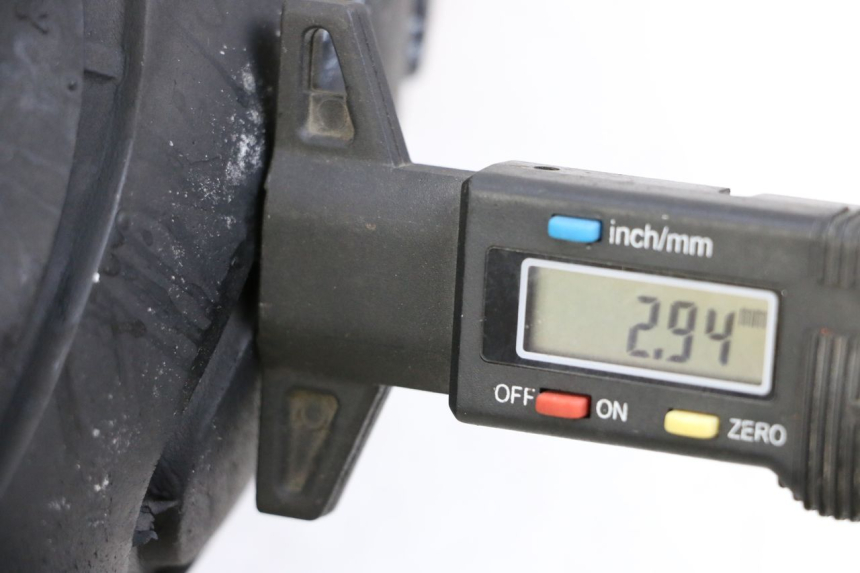 photo de OBRĘCZ PRZEDNIA PEUGEOT STREETZONE 2T 50 (2014 - 2019) - Zoom stanu zużycia