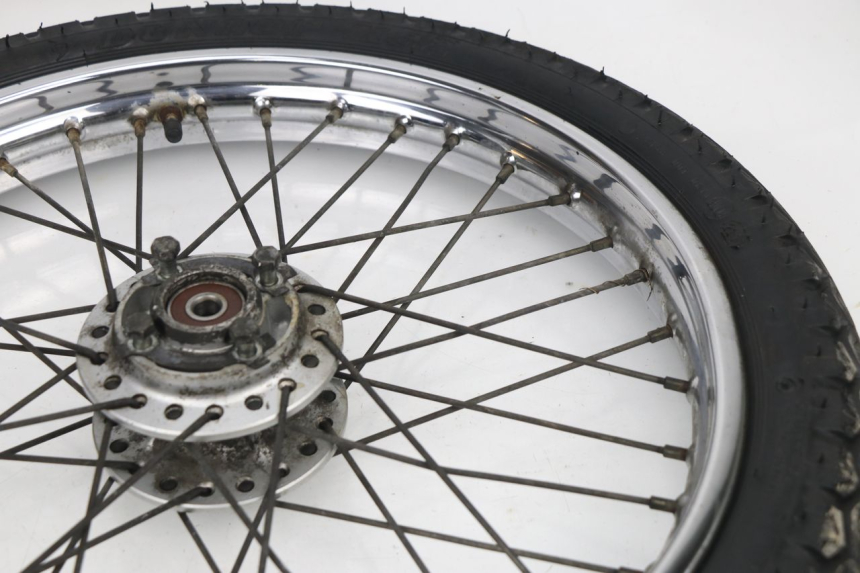 photo de OBRĘCZ PRZEDNIA SUZUKI GN 125 (1997 - 2000) - Zbliżenie techniczne