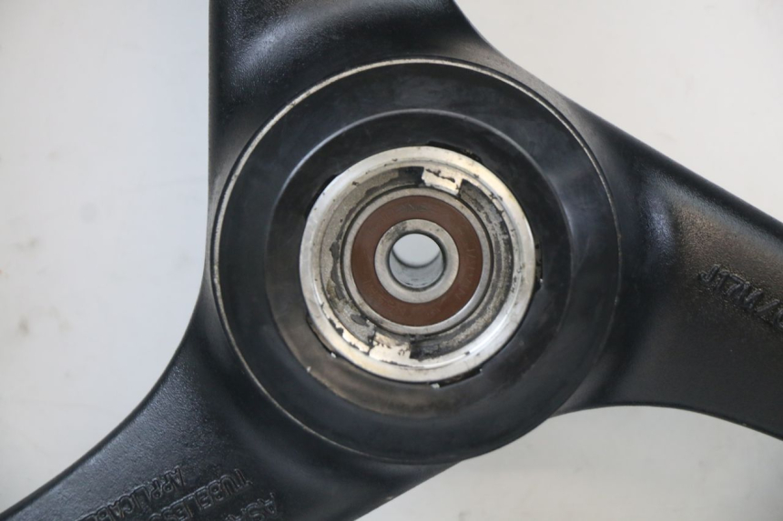 photo de OBRĘCZ PRZEDNIA SUZUKI GS F 500 (2004 - 2007) - Zbliżenie techniczne