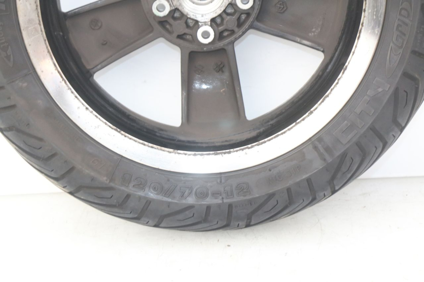 photo de OBRĘCZ PRZEDNIA PIAGGIO VESPA GTS IGET ABS 125 (2017 - 2023) - Szczegóły charakterystyczne