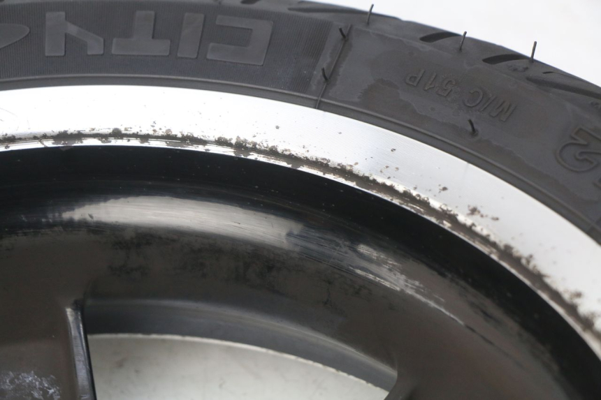 photo de OBRĘCZ PRZEDNIA PIAGGIO VESPA GTS IGET ABS 125 (2017 - 2023) - Zoom stanu zużycia