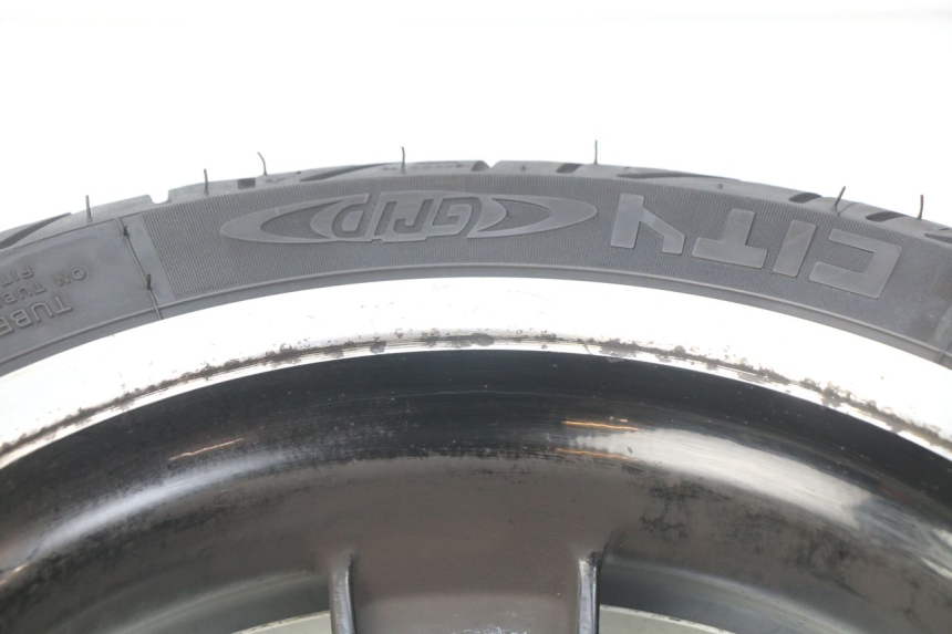 photo de OBRĘCZ PRZEDNIA PIAGGIO VESPA GTS IGET ABS 125 (2017 - 2023) - Zbliżenie techniczne