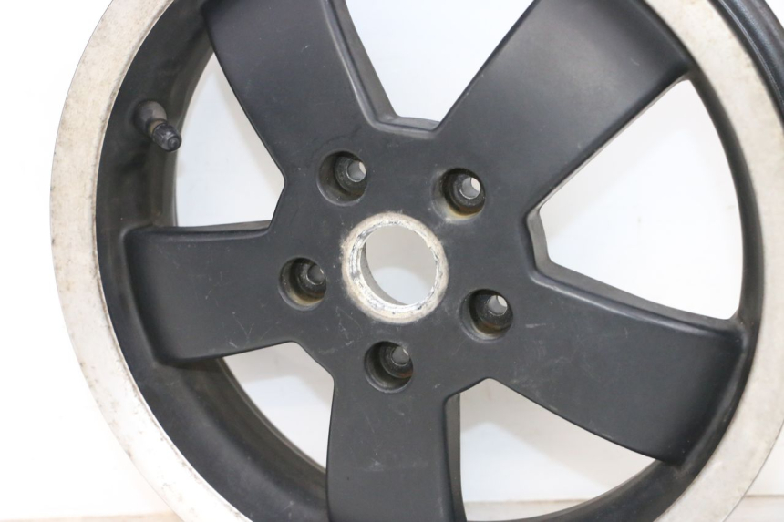 photo de OBRĘCZ PRZEDNIA PIAGGIO VESPA GTS SUPER IE 125 (2009 - 2016) - Widok z bliska