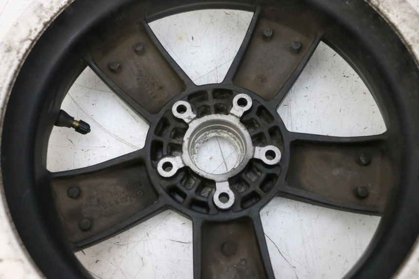 photo de OBRĘCZ PRZEDNIA PIAGGIO VESPA GTS SUPER IE 125 (2009 - 2016) - Punkty mocowania