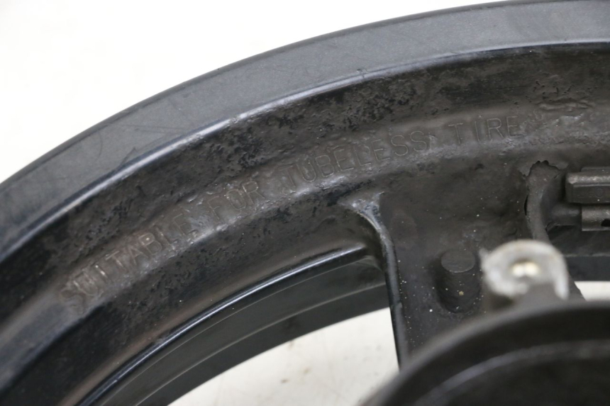 photo de OBRĘCZ PRZEDNIA YAMAHA X-MAX XMAX 250 (2006 - 2009) - Szczegóły charakterystyczne