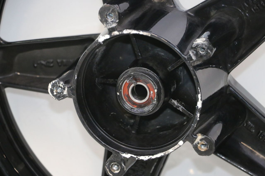 photo de OBRĘCZ PRZEDNIA YAMAHA XMAX X-MAX 125 (2006 - 2009) - Widok z bliska