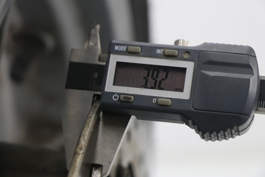 photo de OBRĘCZ PRZEDNIA PIAGGIO X9 EVOLUTION 250 (2003 - 2007) - Zbliżenie techniczne