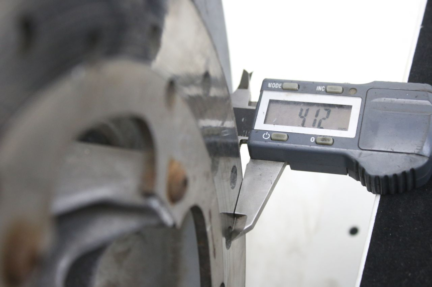 photo de OBRĘCZ PRZEDNIA PIAGGIO X9 EVOLUTION 125 (2003 - 2007) - Zoom stanu zużycia