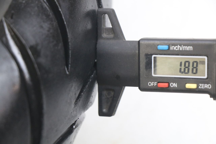 photo de OBRĘCZ PRZEDNIA PIAGGIO XEVO - X EVO 125 (2007 - 2017) - Zoom stanu zużycia