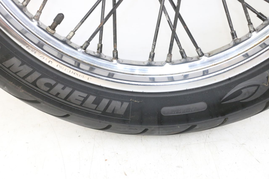 photo de OBRĘCZ PRZEDNIA YAMAHA XVS DRAG STAR DRAGSTAR 650 (1997 - 2007) - Zbliżenie komponentów