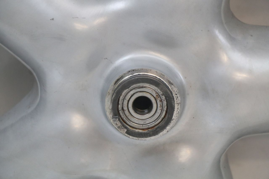 photo de OBRĘCZ PRZEDNIA YAMAHA YP MAJESTY 125 (2002 - 2006) - Zbliżenie techniczne