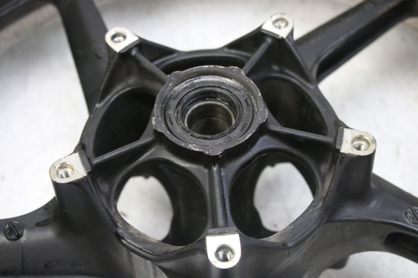 photo de OBRĘCZ PRZEDNIA YAMAHA YZF R1 1000 (2007 - 2008) - Zoom stanu zużycia