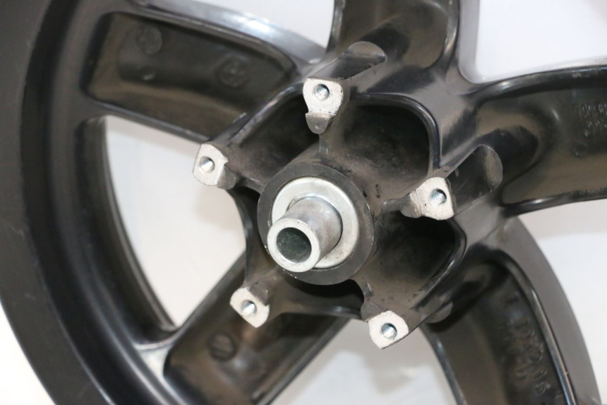 photo de PRZEDNIE KOŁO PIAGGIO ZIP IGET 4T 50 (2021 - 2023) - Zbliżenie techniczne