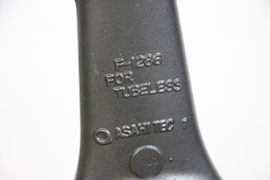 photo de OBRĘCZ PRZEDNIA KAWASAKI ZR 7 750 (1999 - 2004) - Inny kąt widzenia