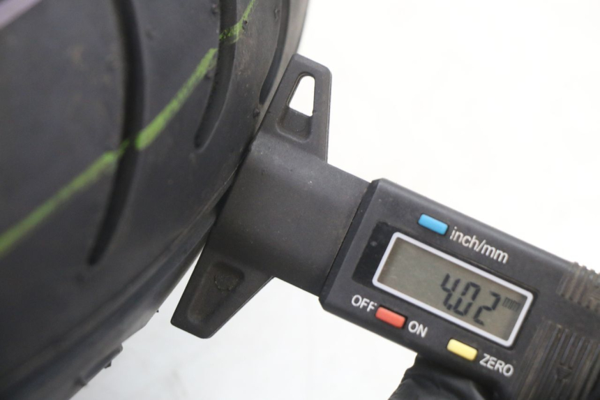 photo de OBRĘCZ PRZEDNIA I OPONA KYMCO AGILITY 4T 50 (2005 - 2018) - Widok z bliska