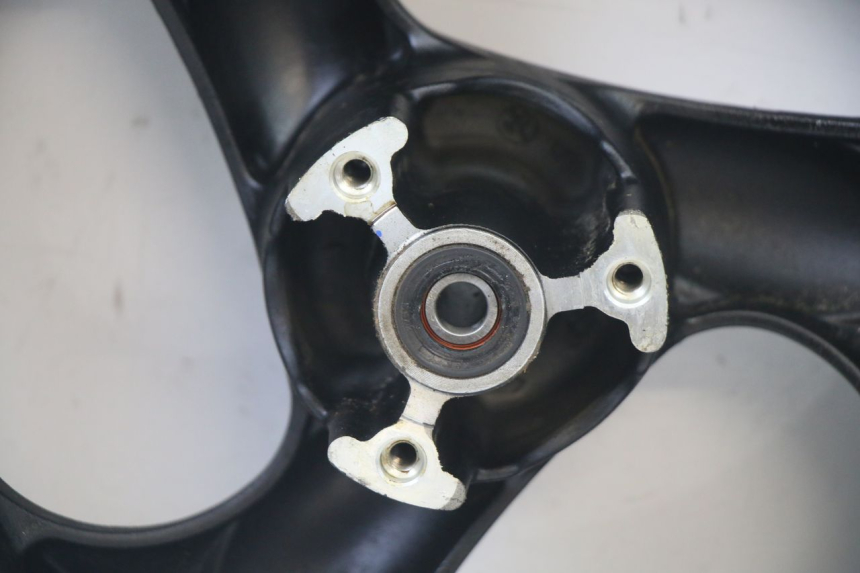 photo de OBRĘCZ PRZEDNIA I OPONA KYMCO AGILITY 4T 50 (2005 - 2018) - Oznaczenia i referencje