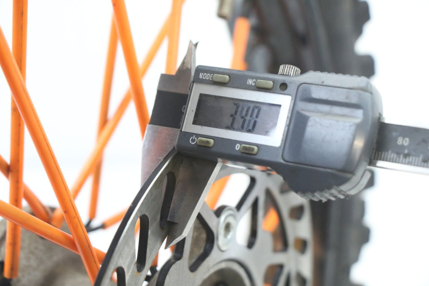 photo de OBRĘCZ PRZEDNIA I OPONA APOLLO RFZ 125 - Szczegół części