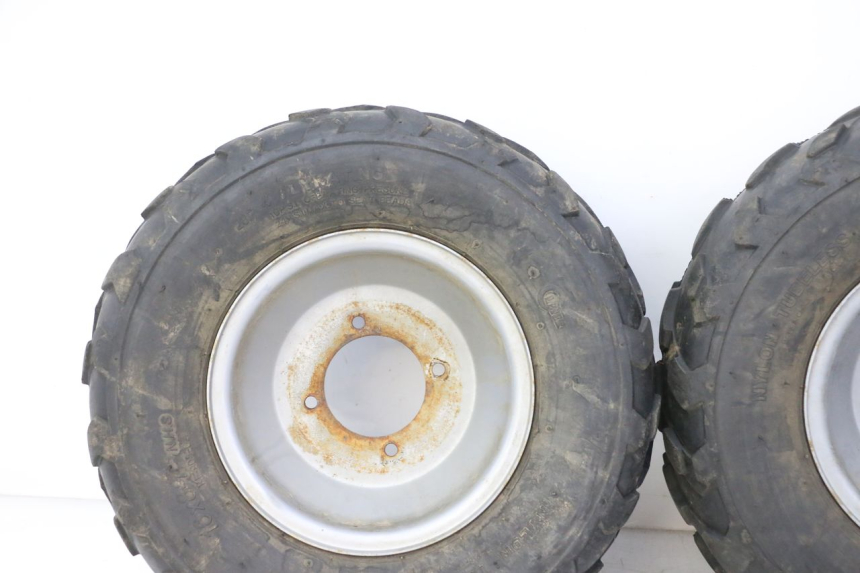 photo de OBRĘCZ PRZEDNIA I OPONA KEROX BAZOOKA 110 - Zbliżenie techniczne