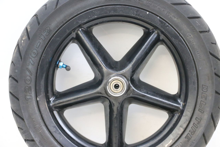 photo de OBRĘCZ PRZEDNIA I OPONA MBK BOOSTER SPIRIT 50 (2004 - 2017) - Widok z bliska