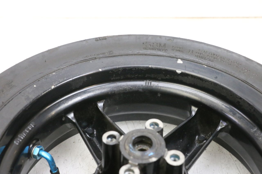 photo de OBRĘCZ PRZEDNIA I OPONA MBK BOOSTER SPIRIT 50 (2004 - 2017) - Zbliżenie techniczne