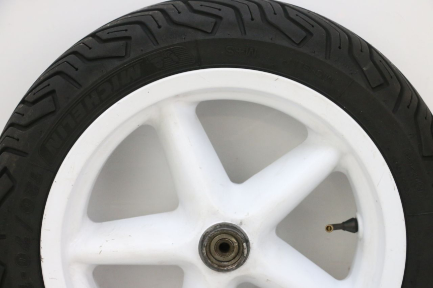 photo de OBRĘCZ PRZEDNIA I OPONA MBK BOOSTER SPIRIT NAKED 50 (2004 - 2017) - Zbliżenie komponentów