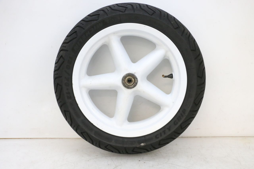 photo de OBRĘCZ PRZEDNIA I OPONA MBK BOOSTER SPIRIT NAKED 50 (2004 - 2017) - Widok z bliska