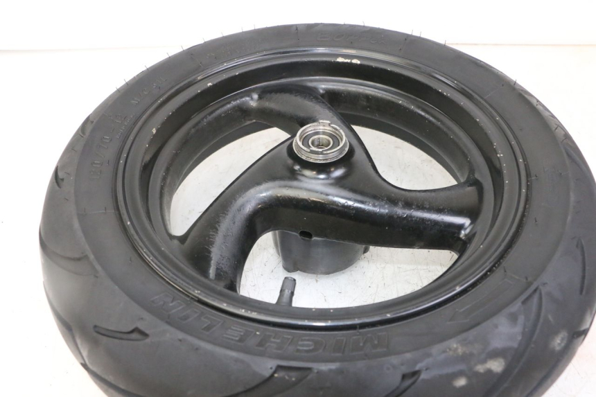 photo de OBRĘCZ PRZEDNIA I OPONA PEUGEOT ELYSTAR 50 (2002 - 2014) - Zbliżenie techniczne