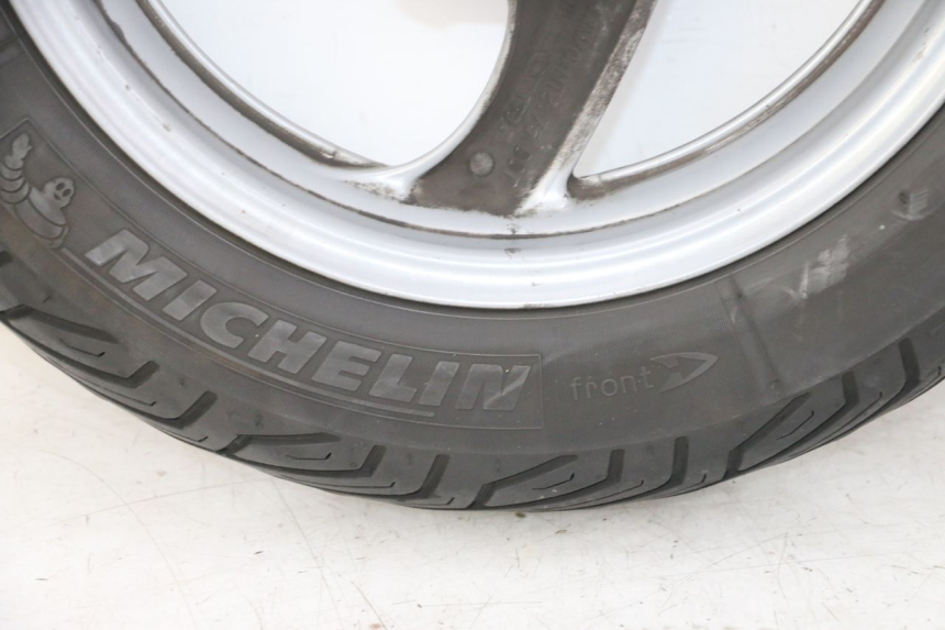 photo de OBRĘCZ PRZEDNIA I OPONA HONDA FES S-WING SWING ABS 125 (2007 - 2015) - Widok z bliska