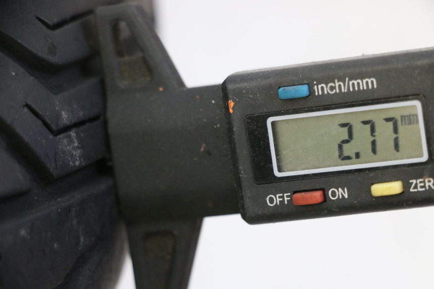 photo de OBRĘCZ PRZEDNIA I OPONA HONDA FES S-WING SWING ABS 125 (2007 - 2015) - Zoom stanu zużycia